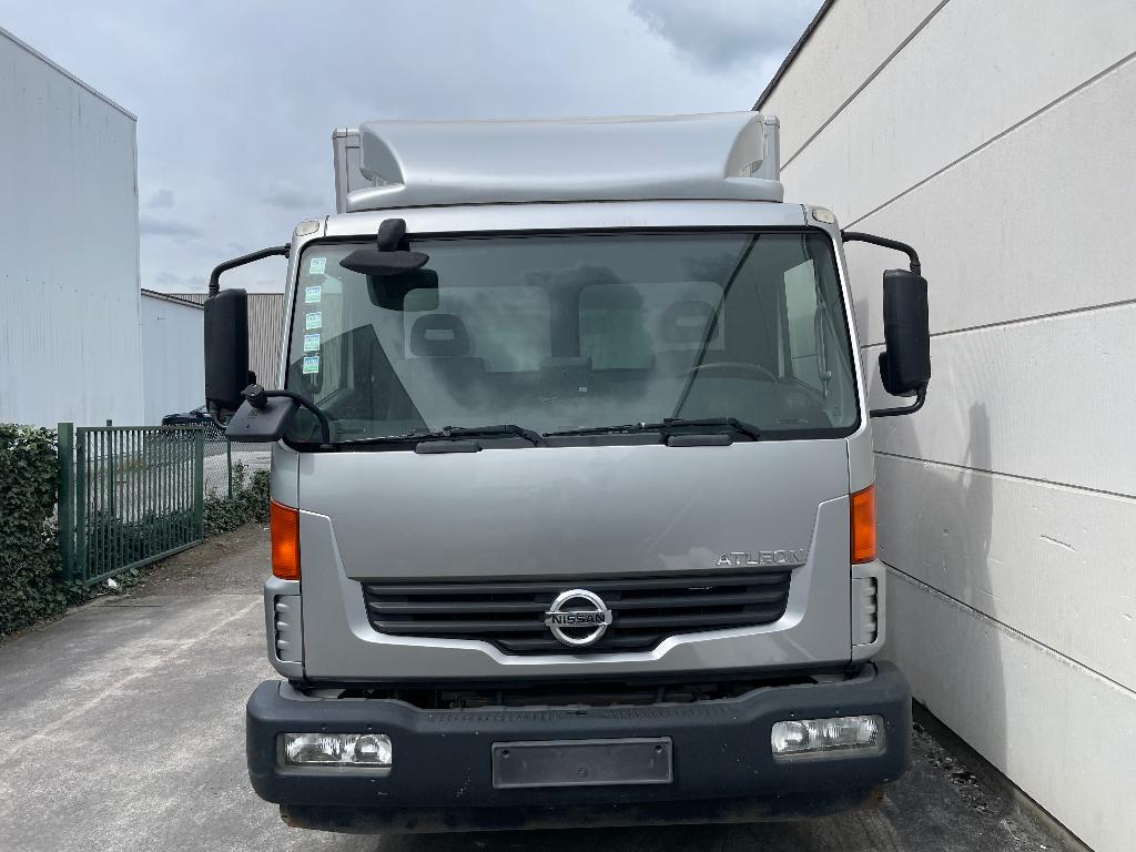 Nissan Atleon CAT C 6.7 DIESEL 2009 WEINIG KM!, Autos, Camions, Autres marques, Achat, 2 places, Boîte manuelle