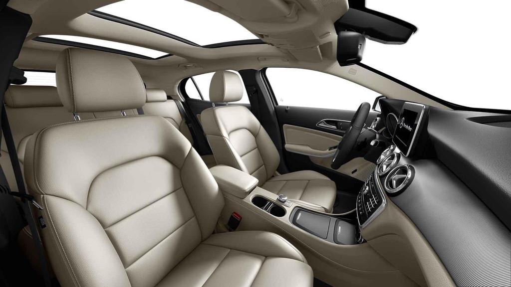 Mercedes-Benz GLA-klasse 200 Luxury Line | Panoramisch Dak |, Stof, Gebruikt, 4 cilinders, Zwart