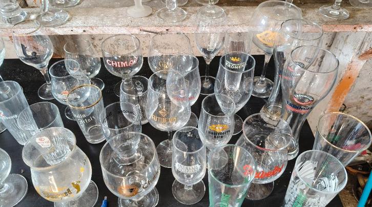 Verres en tout genre - Bières, alcools, vins etc. (+ de 300), Collections, Verres & Petits Verres, Comme neuf, Autres types, Enlèvement