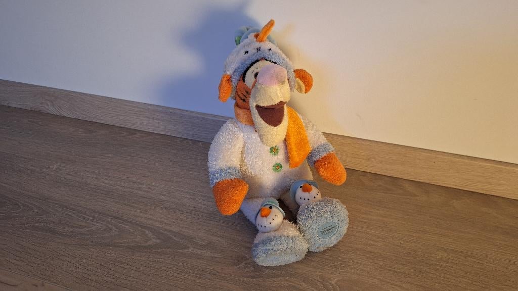 Disney Store Exclusive Tigger winter knuffel, Verzamelen, Disney, Ophalen, Zo goed als nieuw, Knuffel