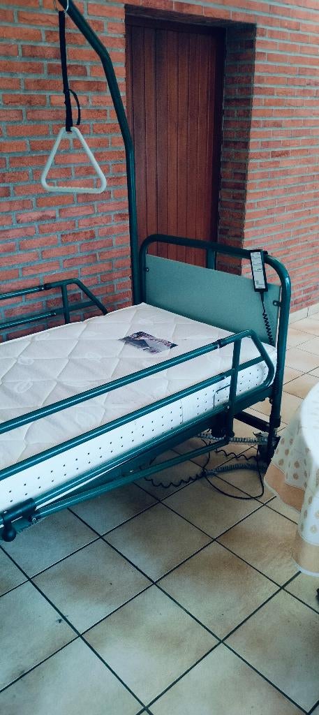 Hoog Laag Zorgbed  VERMEIREN, Diversen, Verpleegmiddelen, Ophalen, Zo goed als nieuw