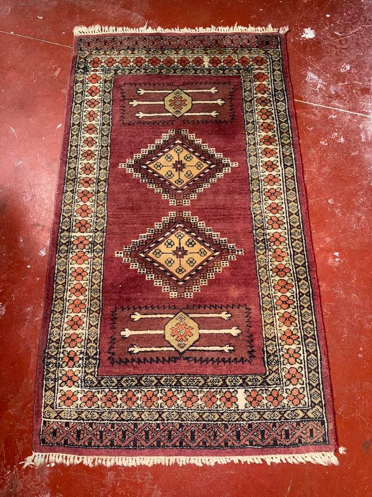 Tapis oriental noué main – 137 x 90 cm, Antiquités & Art, Tapis & Textile, Enlèvement ou Envoi
