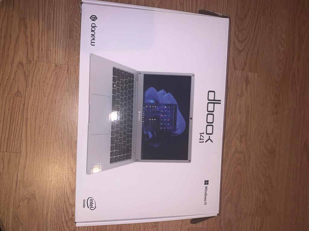 DBOOK 141 SILVER 2 jaar oud gebruikt, Computers en Software, Windows Laptops, Ophalen, Zo goed als nieuw