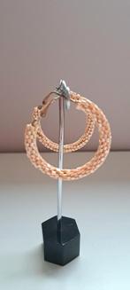 Hoops met roze kraaltjes, Handtassen en Accessoires, Oorbellen, Ophalen of Verzenden, Gebruikt, Roze, Hangers