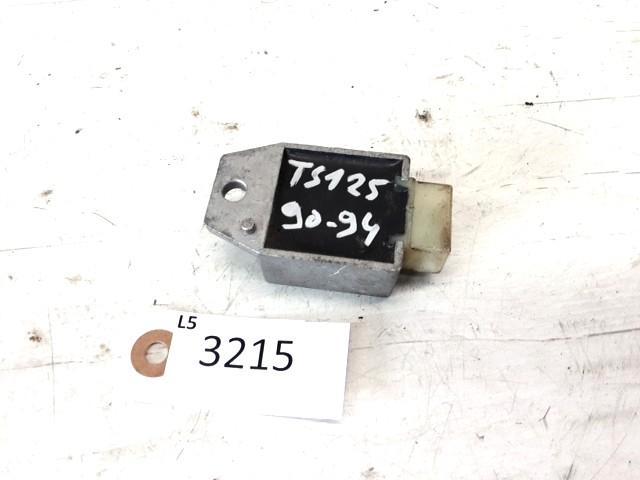 TS125ER 1978 - 1979 Suzuki Spanningsregelaar D1-55360, Motos, Pièces | Suzuki