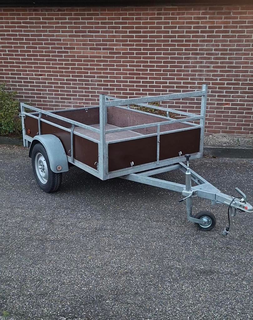 Enkelas aanhangwagen, Ophalen