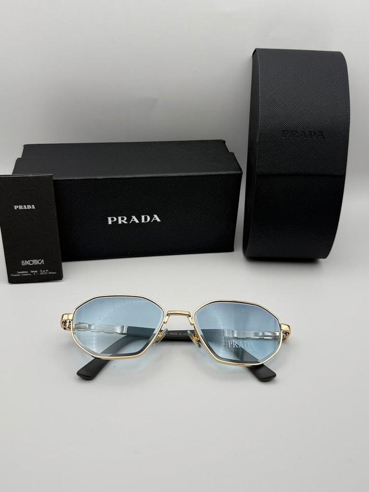 Lunettes de soleil Prada neuves avec emballage, Bijoux, Sacs & Beauté, Lunettes de Soleil & Lunettes | Hommes, Neuf, Lunettes de soleil