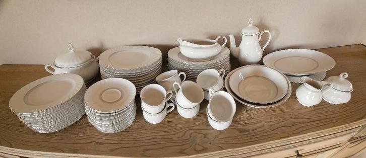 eetservies en koffieservies porselein merk Bavaria, Huis en Inrichting, Keuken | Servies, Zo goed als nieuw, Compleet servies