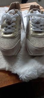 Guess sneakers, Vêtements | Femmes, Chaussures, Enlèvement, Sneakers et Baskets