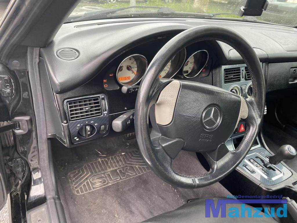 MERCEDES SLK R170 Zwart Dashboard delen afdekkap 1996-2004, Gebruikt, Mercedes-Benz AG, Mercedes-Benz, Mercedesstrasse 120
70372  Stuttgart, DE