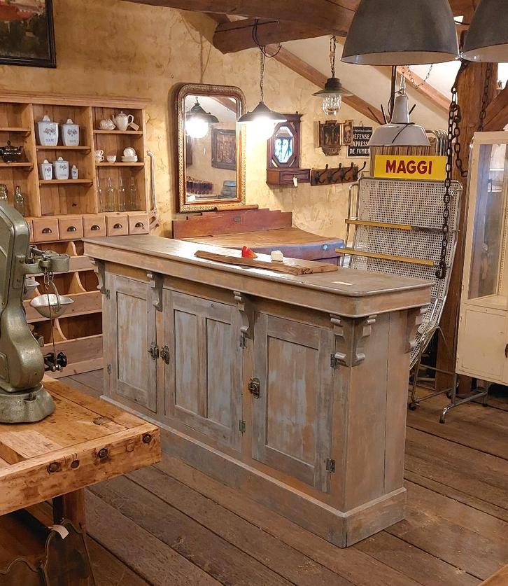 Ancien comptoir en bois avec 3 portes à l'avant, Antiquités & Art, Curiosités & Brocante, Enlèvement
