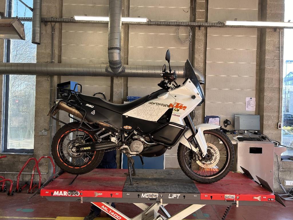 KTM 990 Adventure – 2010, Permis Moto A, Plus de 35 kW, 2 cylindres, Particulier