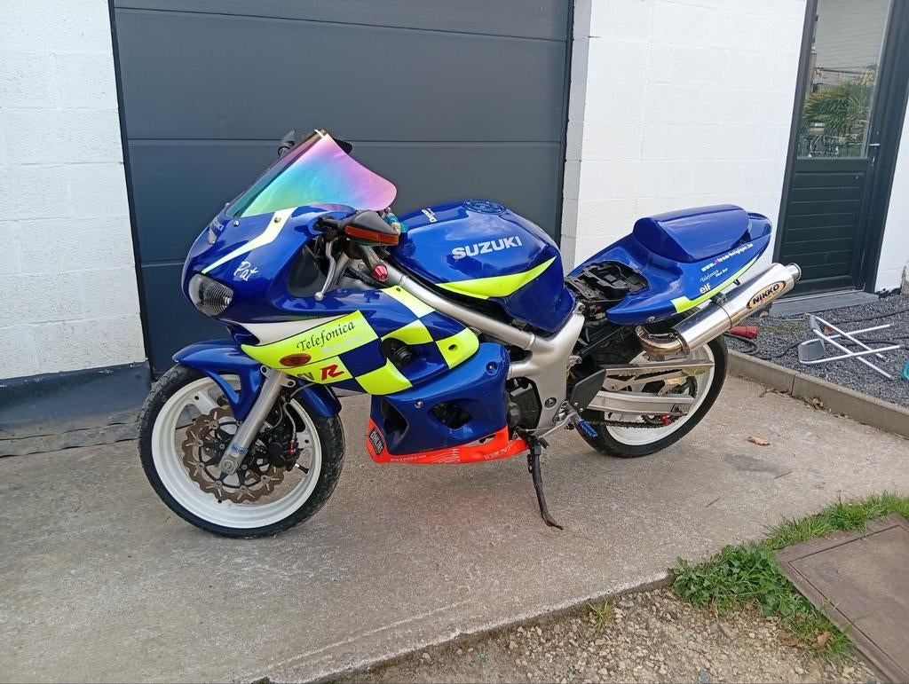 SUZUKI SV 650 2001 - COMPLETE OU POUR PIECES