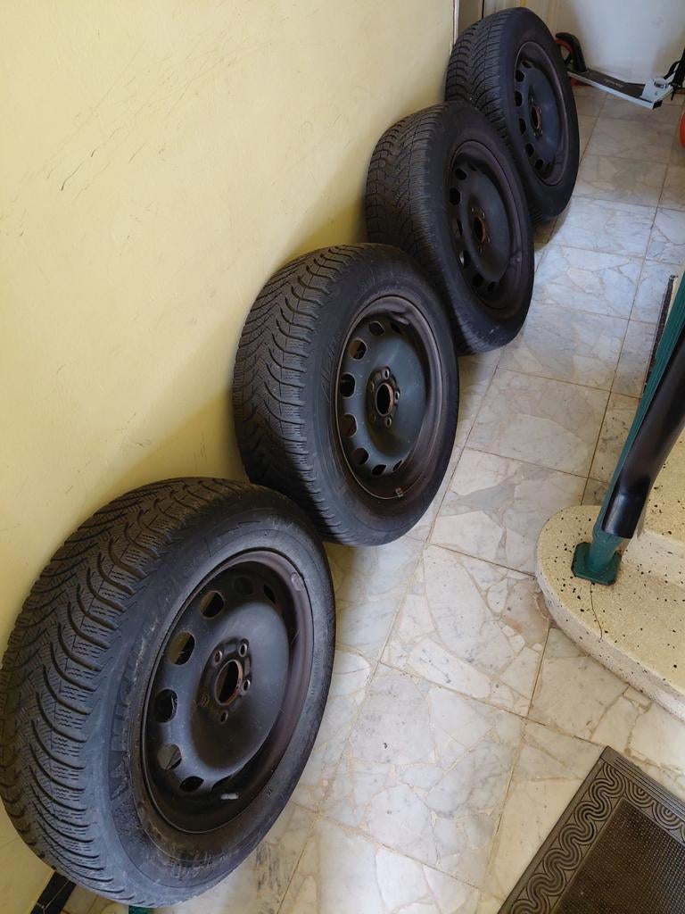 195/65 R15 pneus hiver + jantes 5 trous bon état, Ophalen