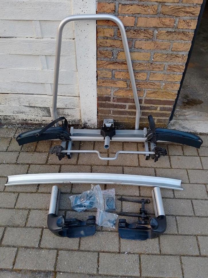 Thule fietsdrager onderdelen, Auto diversen, Fietsendragers, Gebruikt, Trekhaakdrager, 2 fietsen, Brede banden, Elektrische fiets