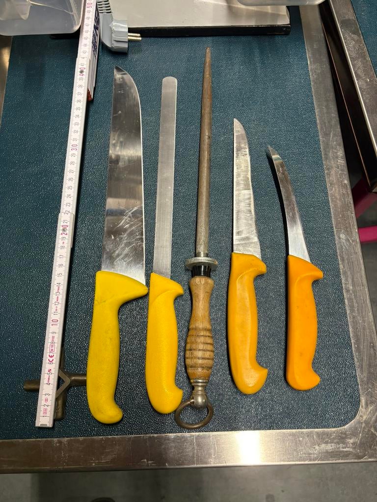 Slagers messen + wetstaal, Ophalen, Zo goed als nieuw