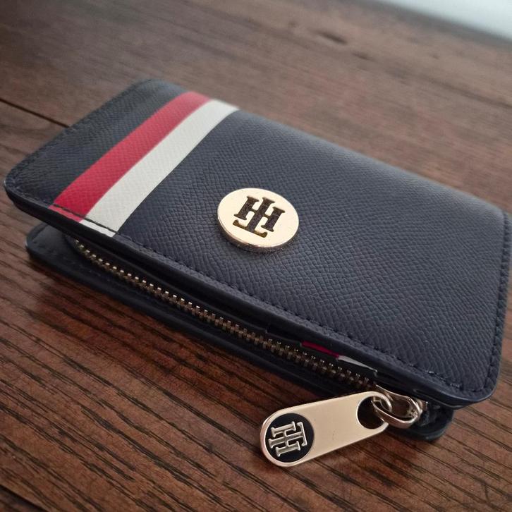 Portefeuille Tommy Hilfiger, Bijoux, Sacs & Beauté, Porte-monnaie & Portefeuilles, Comme neuf, Autres marques, Bleu, Cuir, Enlèvement ou Envoi