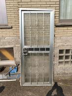 Inox voordeur, Ophalen