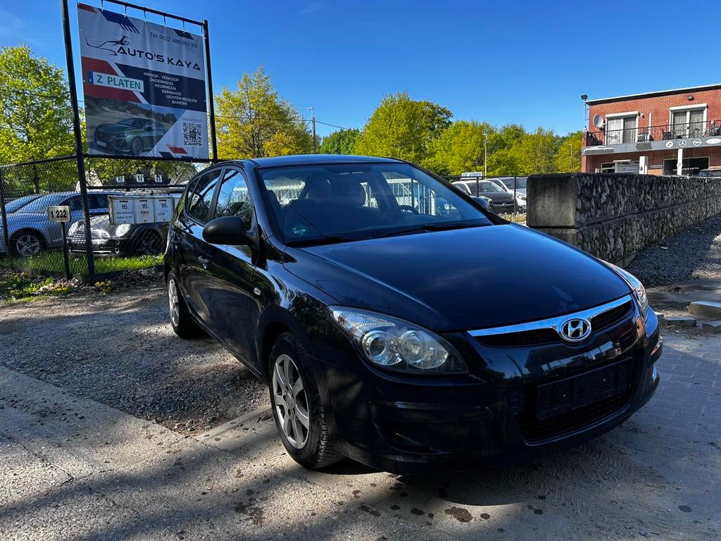 Hyundai i30 1.4 benzine 107.000 bj 2009, Voorwielaandrijving, Zwart, 4 cilinders, Zwart