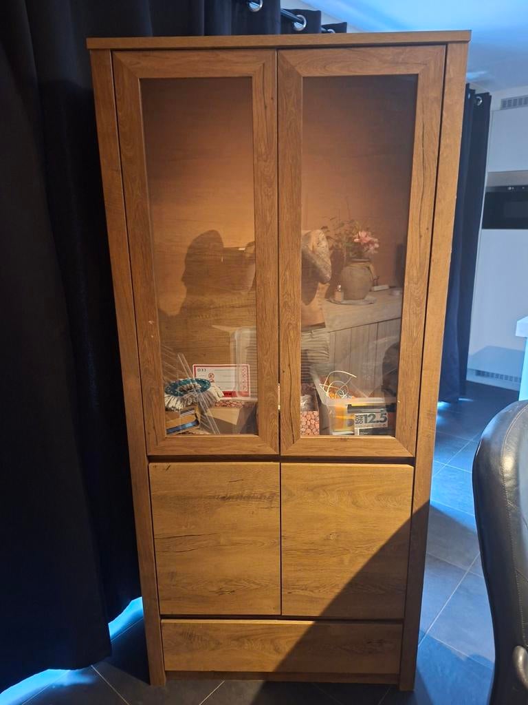 Vitrine kast, Ophalen