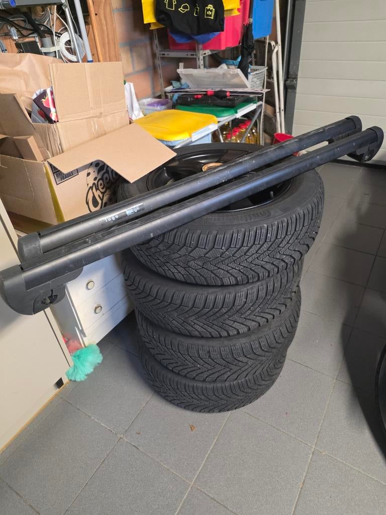 Set winterbanden  en dak rail  touran , golf sportvan, Enlèvement