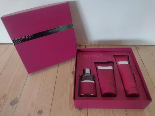 Coffret cadeau Intimacy pink: parfum + gel douche + lotion, Bijoux, Sacs & Beauté, Beauté | Parfums, Neuf, Enlèvement ou Envoi
