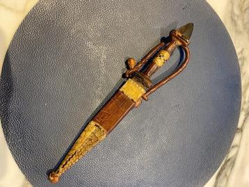 oude Afrikaanse dolk 29 cm met slangenleder afgewerkt  beschikbaar voor biedingen