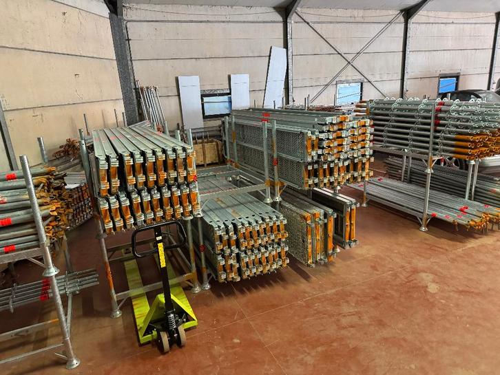 stelling huren, Doe-het-zelf en Bouw, Steigers, Zo goed als nieuw, Gevelsteiger, 5 meter of hoger, Ophalen