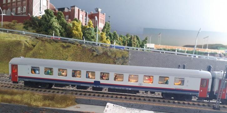 NMBS I10 New Look merk Heris, Hobby en Vrije tijd, Modeltreinen | H0, Zo goed als nieuw, Wagon, Gelijkstroom, Overige merken, Analoog