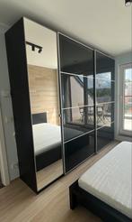 Zwarte kleedkamer met schuifdeuren en spiegeldeur, Glas, Zo goed als nieuw