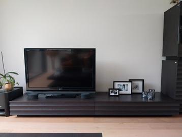 Houten TV-meubel met valfronten beschikbaar voor biedingen
