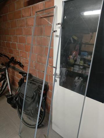 twee deuren vitrinekast van ikea, Glazen deur  2 stuks, Comme neuf, Verre, Moins de 50 cm