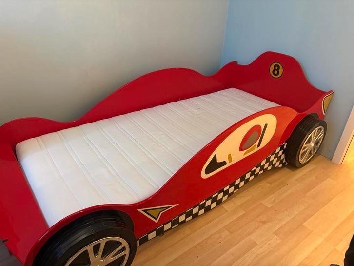 Lit pour enfant de style voiture de course - retrait gratuit, Enfants & Bébés, Chambre d'enfant | Lits, Utilisé, 180 cm ou plus