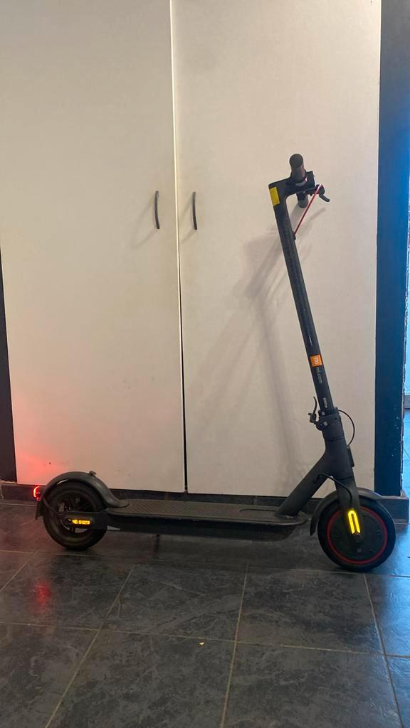 Xiaomi Electric Scooter Pro 2, Fietsen en Brommers, Steps, Gebruikt, Elektrische step (E-scooter), Ophalen