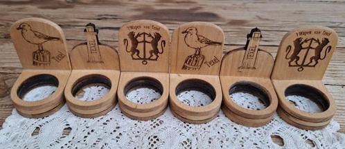 6 Houten eierdopjes TEXEL, meeuw, vuurtoren, wapen, Antiek en Kunst, Curiosa en Brocante, Ophalen of Verzenden