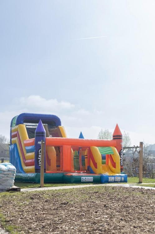 Springkasteel met glijbaan (Crayon), Diversen, Overige Diversen, Gebruikt, Ophalen