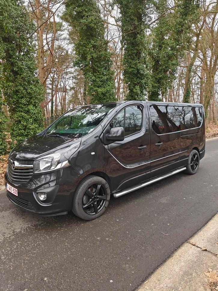 Opel Vivaro 5zit lichte vracht black and white edition, Auto's, Opel, Particulier, Achteruitrijcamera, Airbags, Airconditioning