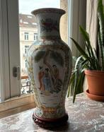 Porseleinen vaas – handbeschilderd Chinees decor, Antiek en Kunst, Antiek | Vazen, Ophalen
