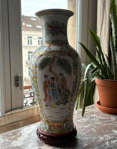 Porseleinen vaas – handbeschilderd Chinees decor, Antiek en Kunst, Antiek | Vazen, Ophalen