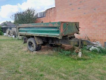 Kipwagen beschikbaar voor biedingen
