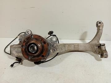 MOYEU DE ROUE AVANT DROIT Audi A4 Avant (B6) (8E0407242D), Utilisé, Audi