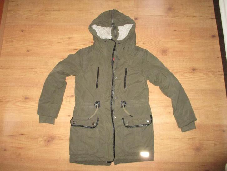 S.Oliver winterjas met ritssluiting en wollige kap, Kinderen en Baby's, Kinderkleding | Maat 140, Gebruikt, Meisje, Jas, Ophalen of Verzenden