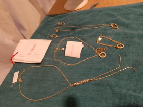 setjes gouden guess juwelen oorbellen armbanden kettingen, Bijoux, Sacs & Beauté, Colliers, Neuf, Enlèvement ou Envoi