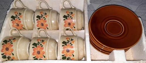 Set 6 Kopjes + Bordjes van eind jaren '60 SPLINTERNIEUW 🌺🌺, Maison & Meubles, Cuisine | Vaisselle, Neuf, Tasse(s) et/ou soucoupe(s)