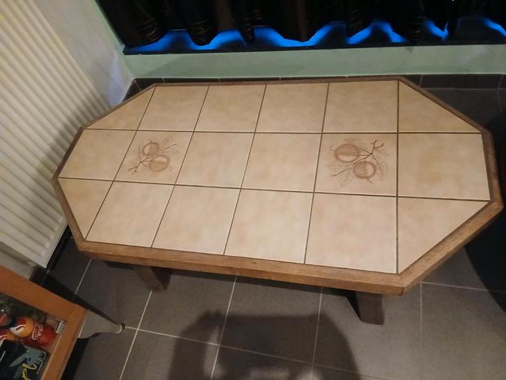 Retro salontafel met ingelegde tegels, Huis en Inrichting, Tafels | Salontafels, Zo goed als nieuw, Ophalen