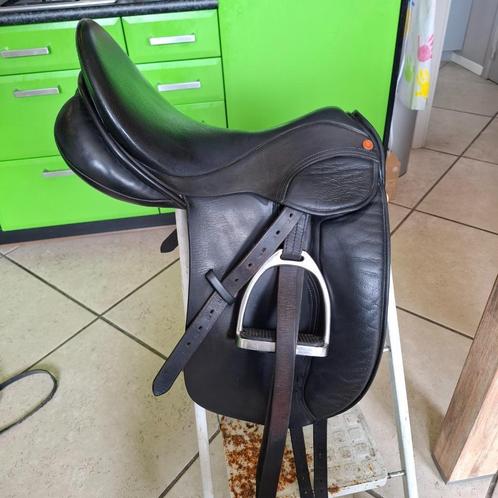 Dressuurzadel Euroriding Diamant 17 Inch, No 3, Dieren en Toebehoren, Paarden en Pony's | Zadels, Gebruikt, Dressuur, Ophalen