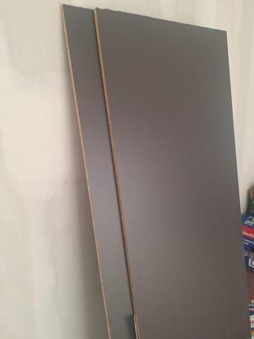 2 bruine meubelplaten 207x60 cm (15 mm) beschikbaar voor biedingen