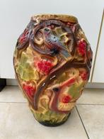 Kleurrijk beschilderde reliëf kruik vaas sierpot - vintage, Huis en Inrichting, Woonaccessoires | Vazen, Ophalen of Verzenden