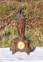 ancien horloge en regule christ au sacré coeur, Antiquités & Art, Enlèvement ou Envoi