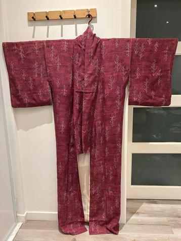 Japanse vintage zijden kimono - diep karmijnrood beschikbaar voor biedingen